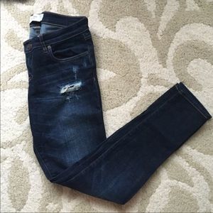 ABERCROMBIE AND FITCH DISTRESSED SKINNY JEANS